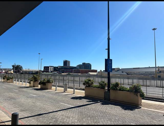 114M² BUILDING TO LET IN FORESHORE